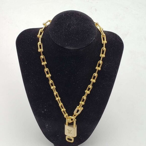 100% Auth Louis Vuitton Lock & Key with UnbrandedGold Plated Gold Chain Necklace - Picture 7 of 9